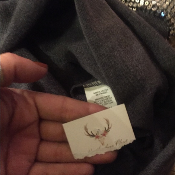 💰💰SOLD💰💰 Boutique reindeer top w/ sequins! - Picture 7 of 8